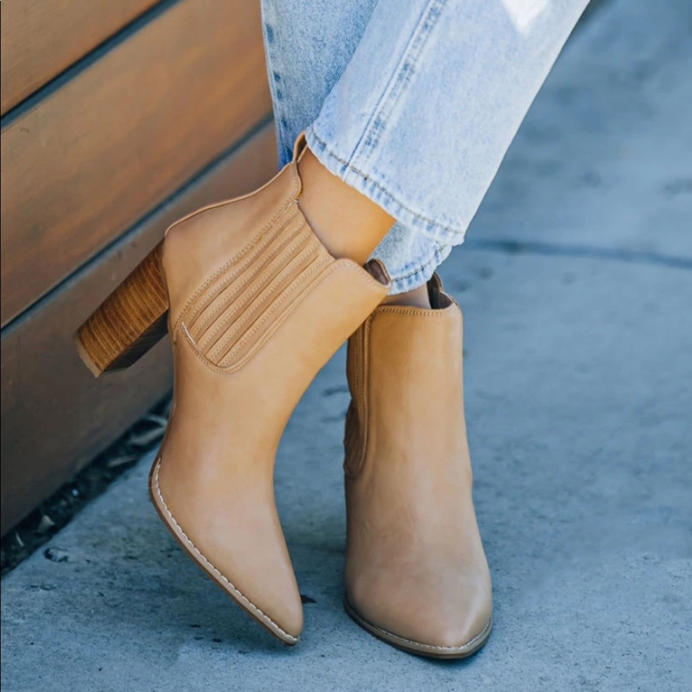 Perfect for Fall NWT Sold Out Finley Bootie